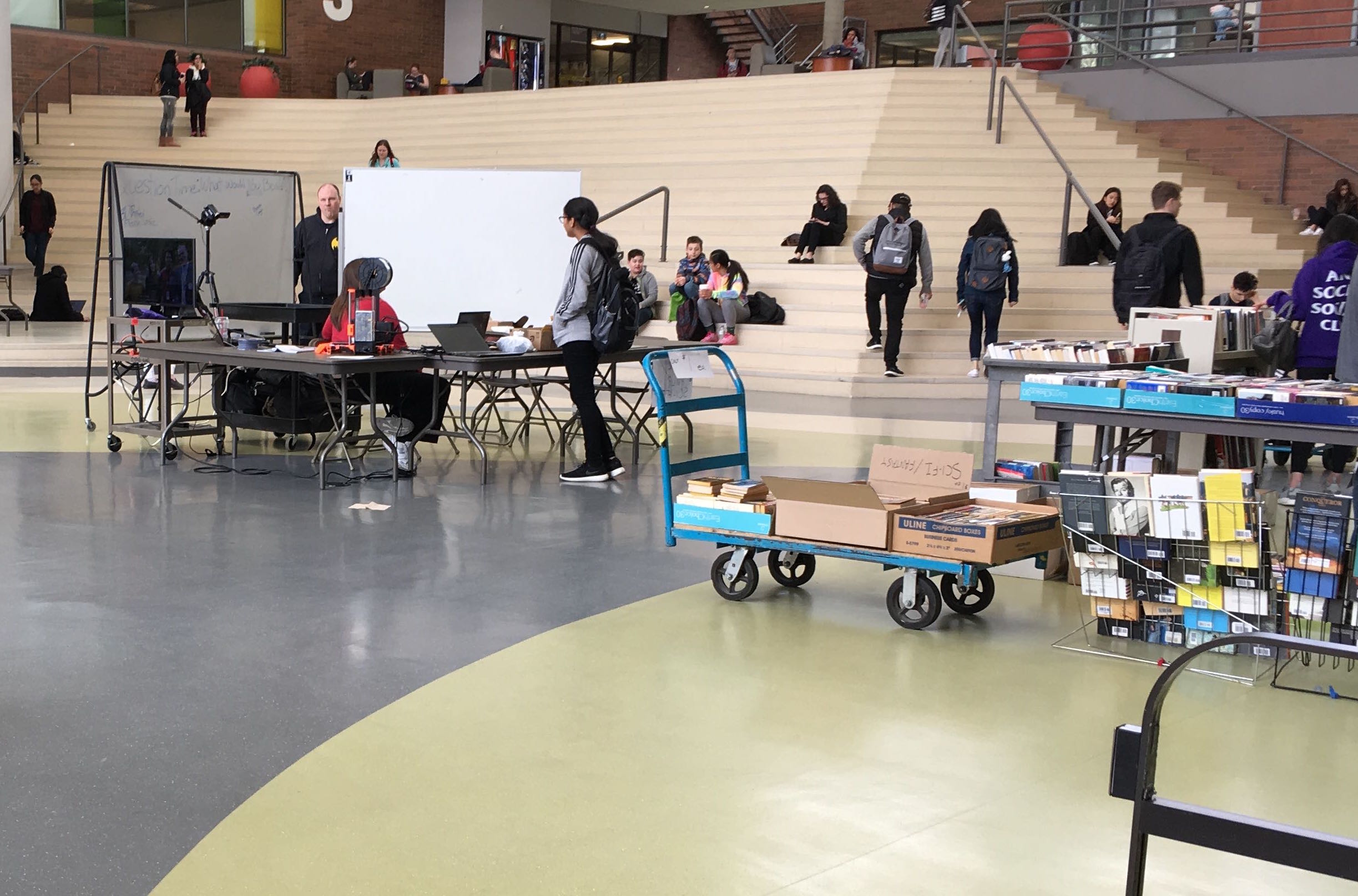 Image of the maker club in the concourse